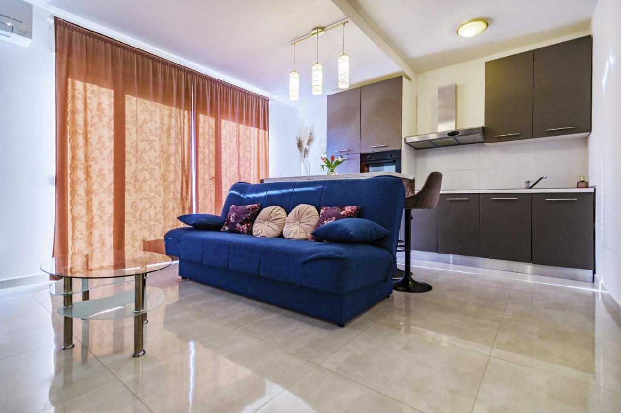 Holiday Apartment Zadar - With Summer Balcony And Parking Exterior photo