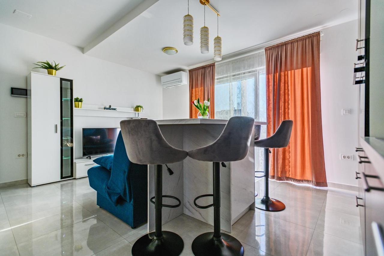 Holiday Apartment Zadar - With Summer Balcony And Parking Exterior photo